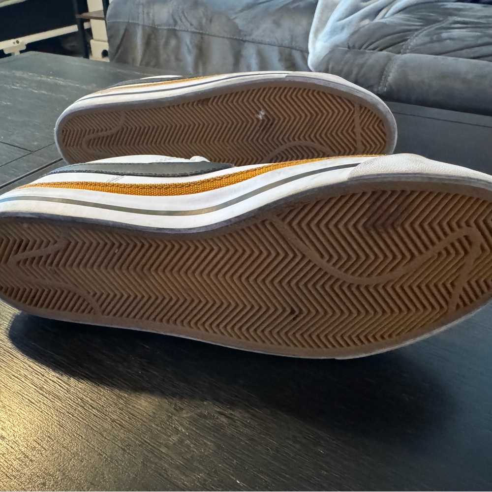 Nike White Low-Top Sneakers with Black Swoosh and Gold Accent - Picture 5 of 6